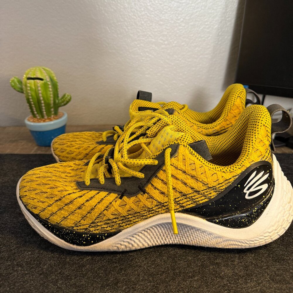 curry basketball shoes // size 10.5